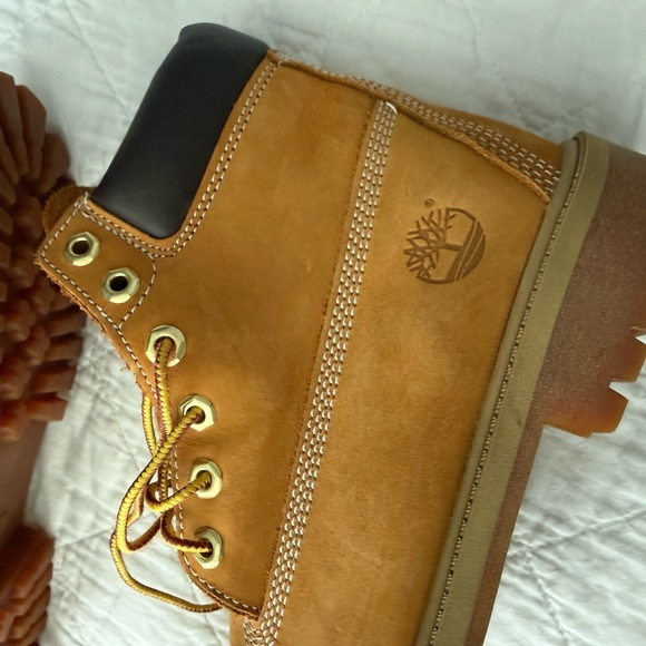 Timberland Tan Leather Boots - Picture 14 of 14